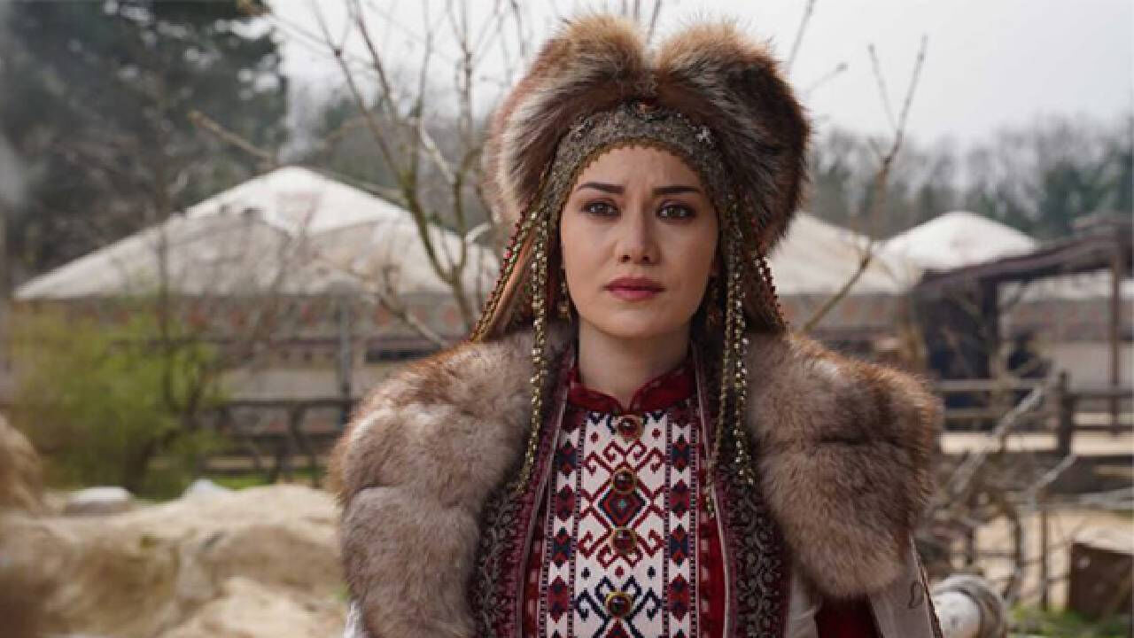 'Alparslan Büyük Selçuklu'yla yollarını ayıran Fahriye Evcen'in yeni adresi şaşırttı! Alparslan Büyük Selçuklu'yla yollarını ayıran Fahriye Evcen'in yeni adresi şaşırttı! - 1. Resim