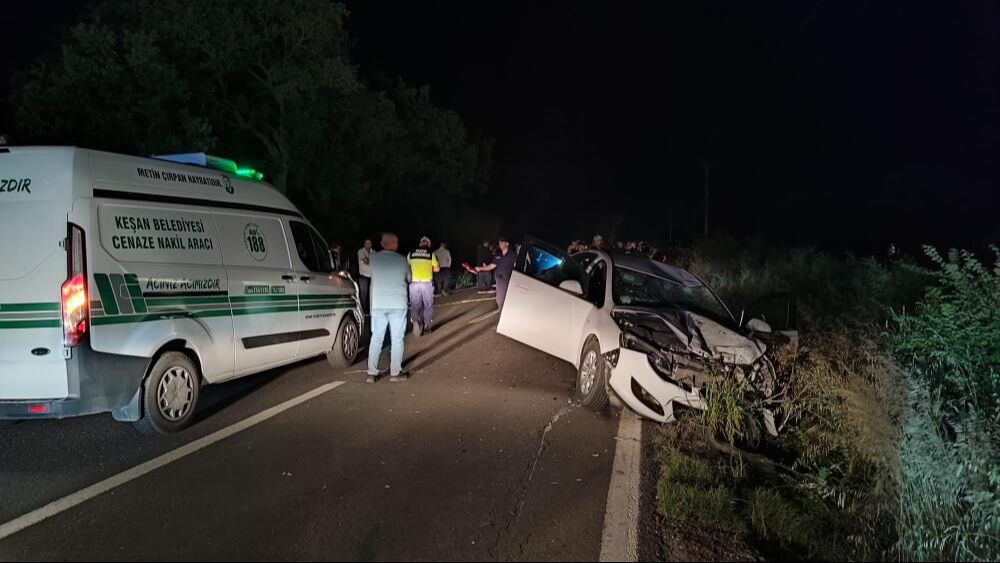 Edirne'de kaza! Otomobil motosikletle çarpıştı, 2 kişi hayatını kaybetti Edirne'de kaza! Otomobil motosikletle çarpıştı, 2 kişi hayatını kaybetti - 1. Resim