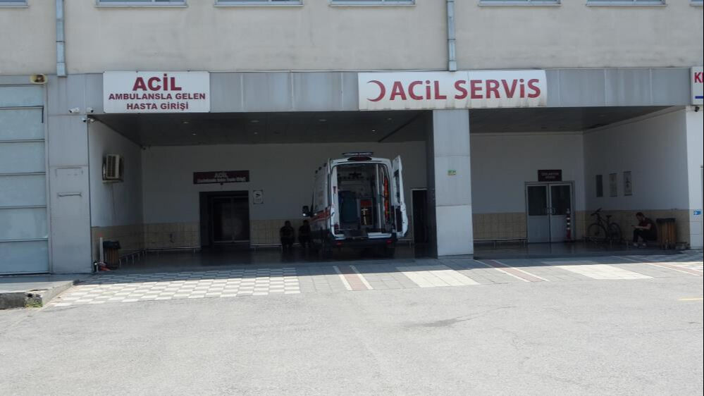Eşi ile tartıştı, giden arabadan atladı! Kadın hastanelik olurken kocası ise... Eşi ile tartıştı, giden arabadan atladı! Kadın hastanelik olurken kocası ise... - 1. Resim