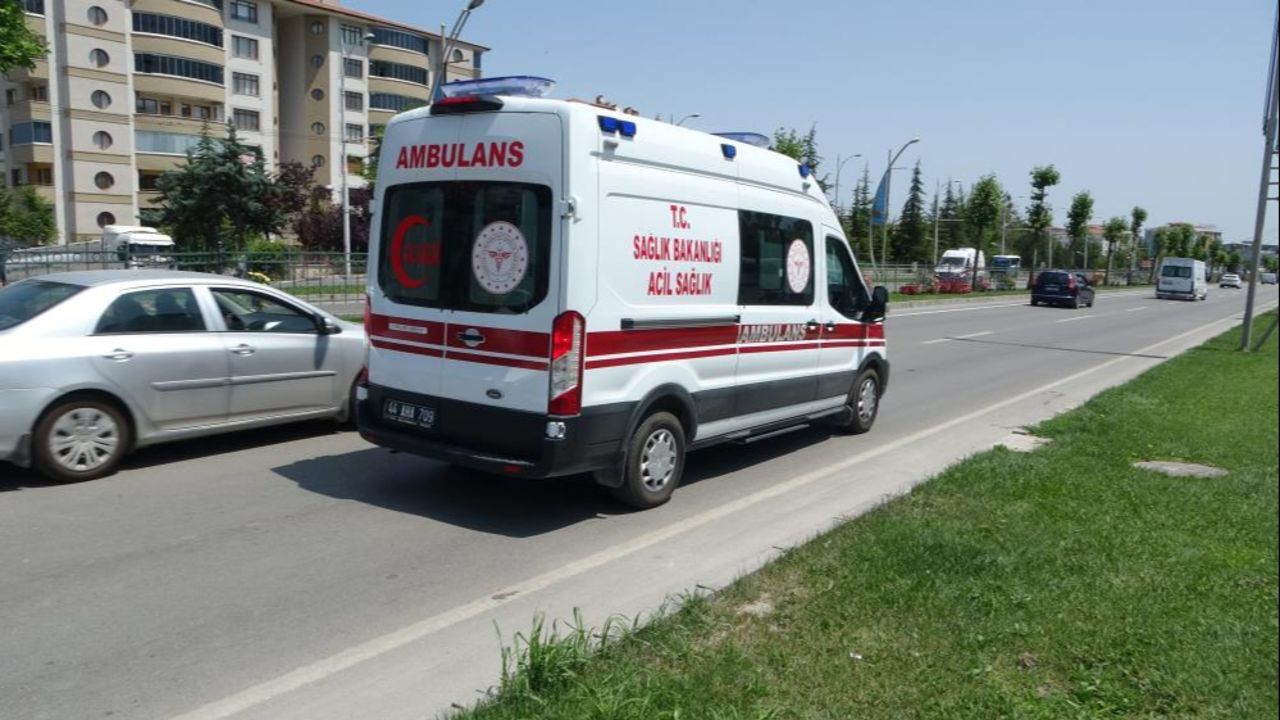 Eşi ile tartıştı, giden arabadan atladı! Kadın hastanelik olurken kocası ise... Eşi ile tartıştı, giden arabadan atladı! Kadın hastanelik olurken kocası ise...