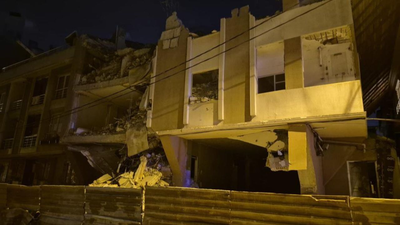 İstanbul'da gece yarısı sıcak saatler! İnsanlar tedbir amaçlı tahliye edildi İstanbul'da gece yarısı sıcak saatler! İnsanlar tedbir amaçlı tahliye edildi