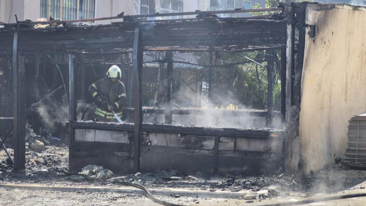 İstanbul&#039;da öğrenci yurtunda yangın!