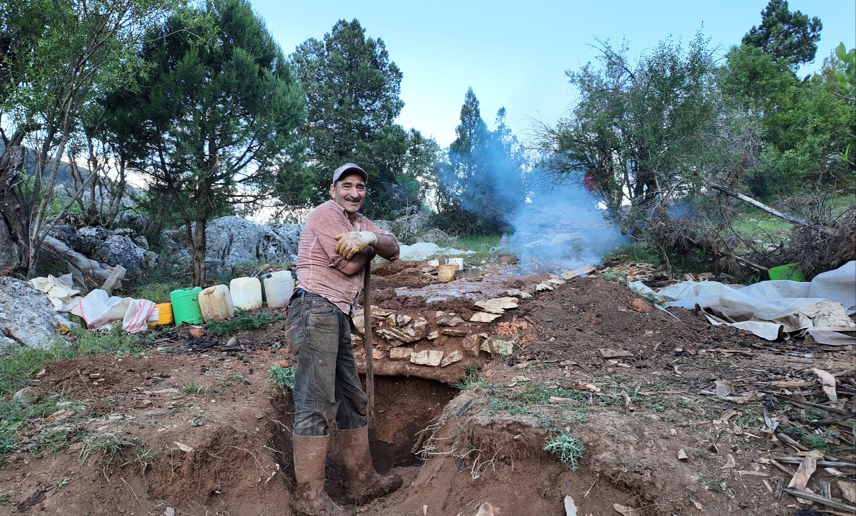 Toprağa gömüp 72 saat bekliyor, 3 saatte bir kontrol ediyorlar! Ata mirasını böyle yaşatıyorlar Toprağa gömüp 72 saat bekliyor, 3 saatte bir kontrol ediyorlar! Ata mirasını böyle yaşatıyorlar - 2. Resim