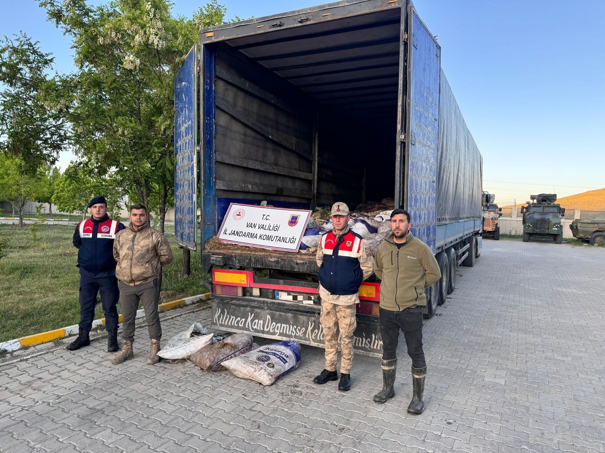 Van'da yakalandı! Çuvaldan çıkanları gören ekipler neye uğradığını şaşırdı: Hepsi ölüydü... Van'da yakalandı! Çuvaldan çıkanları gören ekipler neye uğradığını şaşırdı: Hepsi ölüydü... - 1. Resim