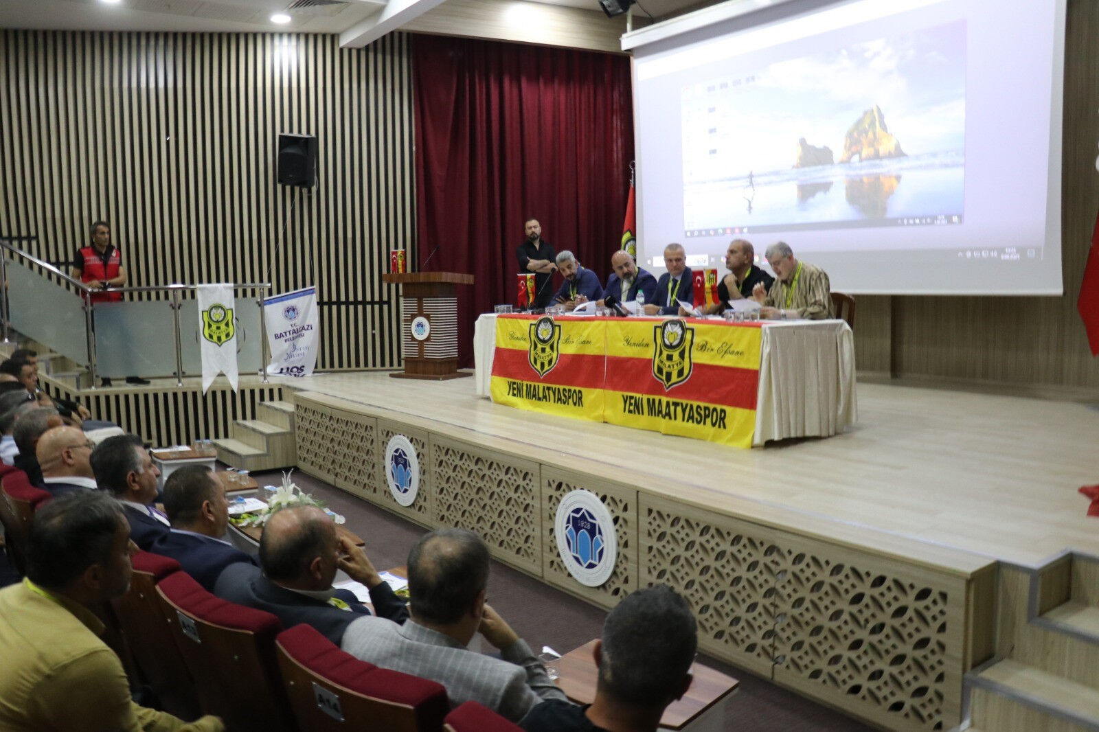 Yeni Malatyaspor'un yeni başkanı belli oldu Yeni Malatyaspor'un yeni başkanı belli oldu - 1. Resim
