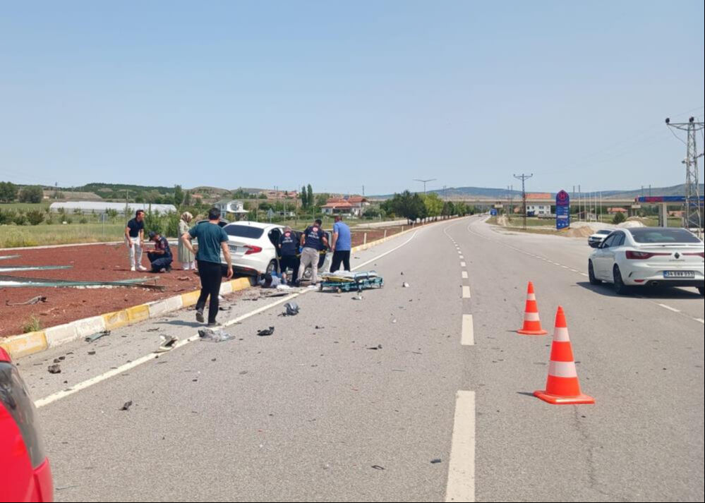 Yozgat'ta can pazarı! Arabalar kavşakta çarpıştı, ölü ve yaralılar var Yozgat'ta can pazarı! Arabalar kavşakta çarpıştı, ölü ve yaralılar var - 3. Resim
