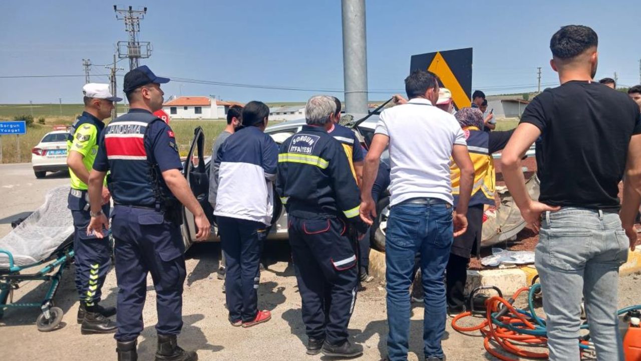 Yozgat'ta can pazarı! Arabalar kavşakta çarpıştı, ölü ve yaralılar var Yozgat'ta can pazarı! Arabalar kavşakta çarpıştı, ölü ve yaralılar var