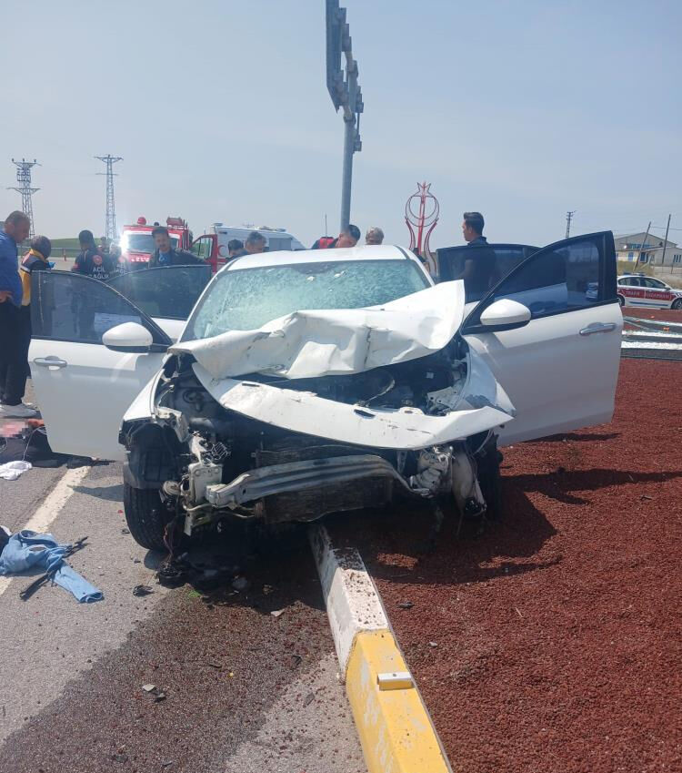 Yozgat'ta can pazarı! Arabalar kavşakta çarpıştı, ölü ve yaralılar var Yozgat'ta can pazarı! Arabalar kavşakta çarpıştı, ölü ve yaralılar var - 2. Resim