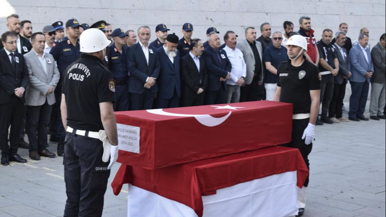 Acı haber bayram günü geldi! Polis memuru Mehmet Küçük son yolculuğuna uğurlandı Acı haber bayram günü geldi! Polis memuru Mehmet Küçük son yolculuğuna uğurlandı