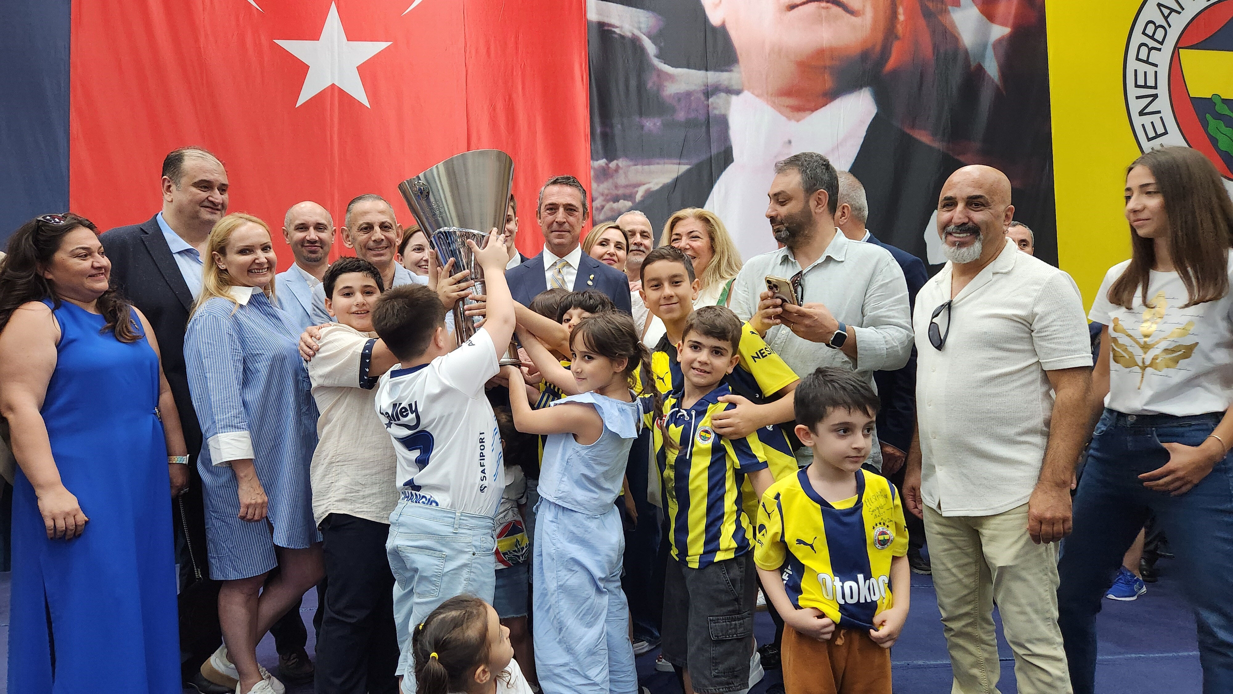 Ali Koç'tan gündem olacak sözler: Aşağılıkça, ciğeri beş para etmez... Ali Koç'tan gündem olacak sözler: Aşağılıkça, ciğeri beş para etmez... - 2. Resim