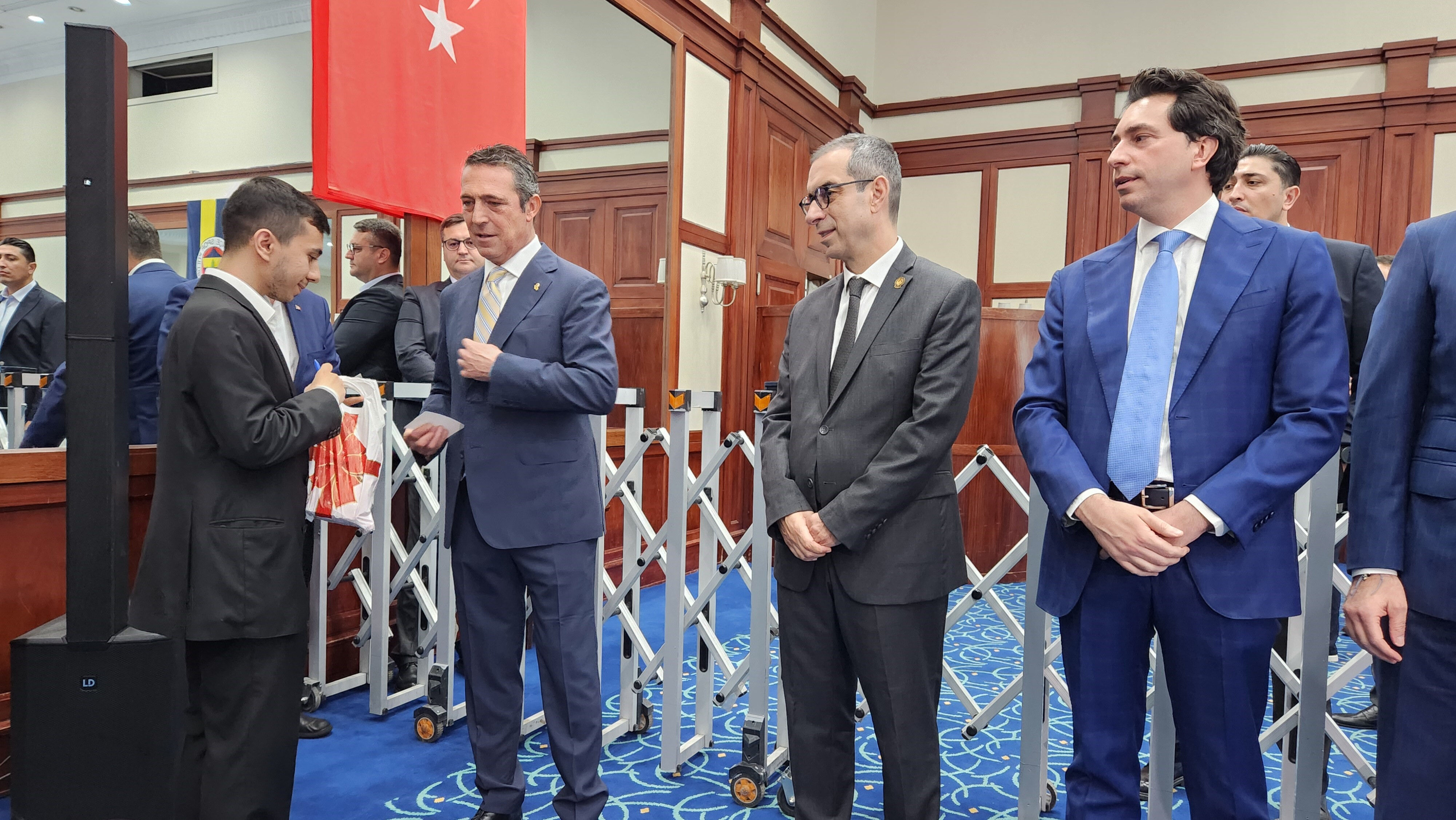 Ali Koç'tan gündem olacak sözler: Aşağılıkça, ciğeri beş para etmez... Ali Koç'tan gündem olacak sözler: Aşağılıkça, ciğeri beş para etmez... - 1. Resim