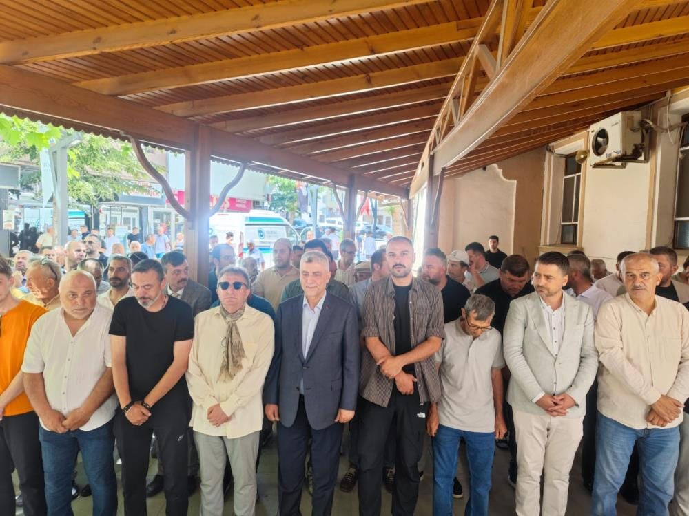 Bakan Bolat'ın acı günü! Cenaze namazına katıldı Bakan Bolat'ın acı günü! Cenaze namazına katıldı - 1. Resim