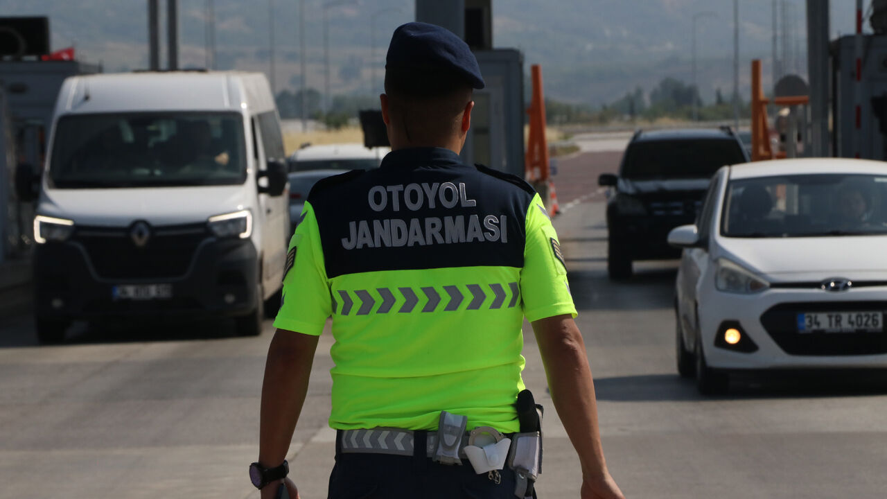 Bayram tatili dönüşü başladı: Osmangazi Köprüsü'nde yoğunluk oluştu! Bayram tatili dönüşü başladı: Osmangazi Köprüsü'nde yoğunluk oluştu! - 2. Resim