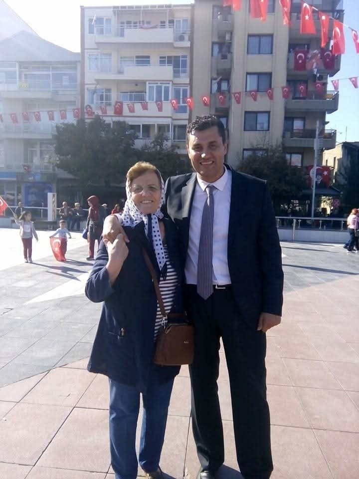 Ferdi Zeyrek'in annesi tedavi altına alındı! Acı haber sonrası fenalaştı Ferdi Zeyrek'in annesi tedavi altına alındı! Acı haber sonrası fenalaştı - 1. Resim