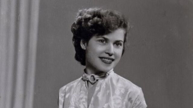 İki şairin uğruna iddialaştığı Muazzez Akkaya Giray son yolculuğuna uğurlandı! İki şairin uğruna iddialaştığı Muazzez Akkaya Giray son yolculuğuna uğurlandı! - 2. Resim