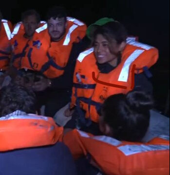 İsrail Madleen'i işgal etti! Yardım gemisine el konuldu, tüm aktivistler kaçırıldı İsrail Madleen'i işgal etti! Yardım gemisine el konuldu, tüm aktivistler kaçırıldı - 1. Resim
