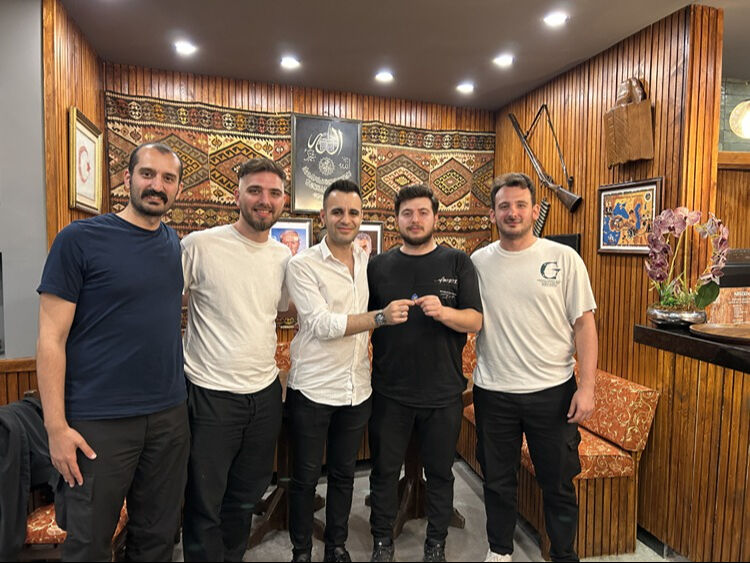 Kurtlar Vadisi tutkunları Üsküdar’a koştu! Gram altın detayı dikkat çekti Kurtlar Vadisi tutkunları Üsküdar’a koştu! Gram altın detayı dikkat çekti - 3. Resim