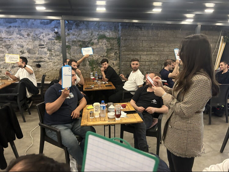 Kurtlar Vadisi tutkunları Üsküdar’a koştu! Gram altın detayı dikkat çekti Kurtlar Vadisi tutkunları Üsküdar’a koştu! Gram altın detayı dikkat çekti - 1. Resim