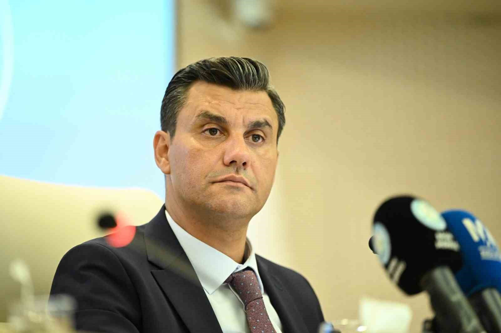 Özgür Özel'den Ferdi Zeyrek'e acı veda: Nasıl anlatılır bir kardeşin gidişi? Özgür Özel'den Ferdi Zeyrek'e acı veda: Nasıl anlatılır bir kardeşin gidişi? - 1. Resim