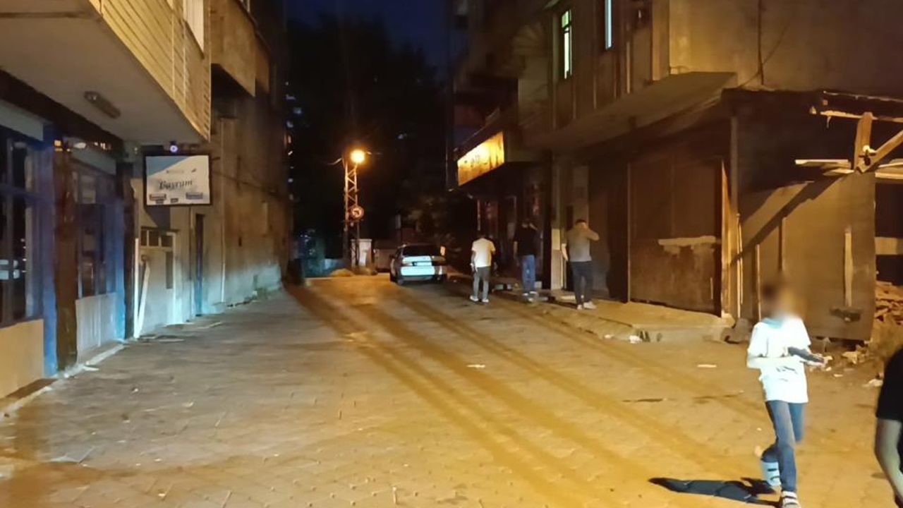 Samsun'da sokak kavgası: Pompalı tüfekle saldırdı, 2 kişi yaralandı Samsun'da sokak kavgası: Pompalı tüfekle saldırdı, 2 kişi yaralandı