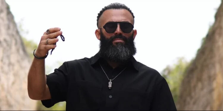 Silah çetesinin ucu Survivor Turabi'ye çıktı! Her detayı çok çarpıcı: Benim kızın emaneti unutma... Silah çetesinin ucu Survivor Turabi'ye çıktı! Her detayı çok çarpıcı: Benim kızın emaneti unutma... - 1. Resim