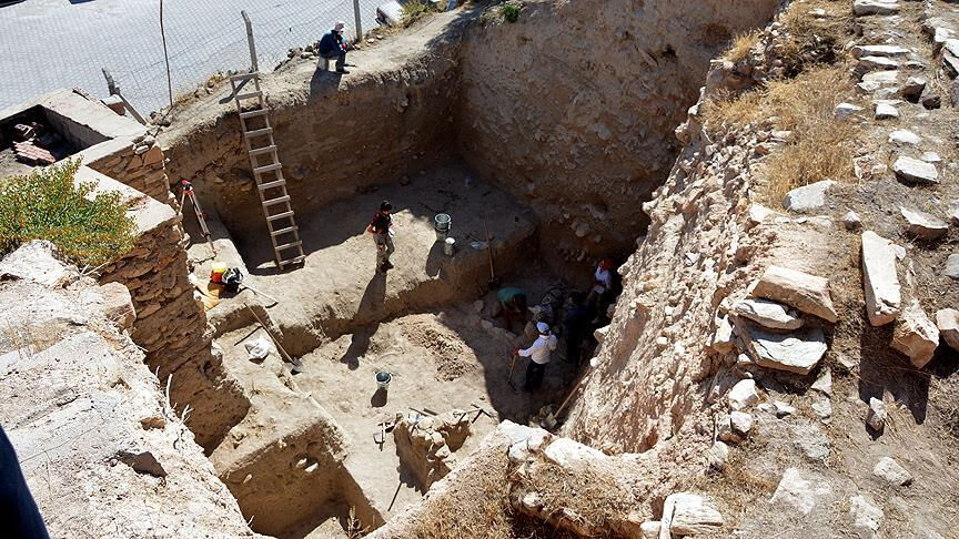 Tarihi Kalehöyük'te araç istilası! Bir şehrin simgesi tehlikede Tarihi Kalehöyük'te araç istilası! Bir şehrin simgesi tehlikede - 2. Resim