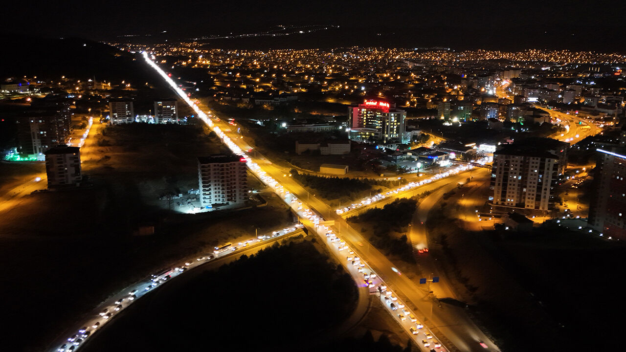 Tatilin ardından 'direksiyon' mesaisi: Trafik haritası kırmızıya boyandı! Dönüyorlar... Tatilin ardından 'direksiyon' mesaisi: Trafik haritası kırmızıya boyandı! Dönüyorlar... - 3. Resim