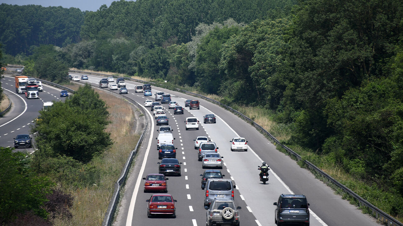 Tatilin ardından 'direksiyon' mesaisi: Trafik haritası kırmızıya boyandı! Dönüyorlar... Tatilin ardından 'direksiyon' mesaisi: Trafik haritası kırmızıya boyandı! Dönüyorlar... - 1. Resim