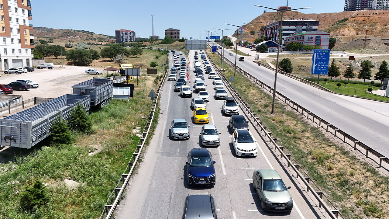 Tatilin ardından 'direksiyon' mesaisi: Trafik haritası kırmızıya boyandı! Dönüyorlar... Tatilin ardından 'direksiyon' mesaisi: Trafik haritası kırmızıya boyandı! Dönüyorlar... - 1. Resim