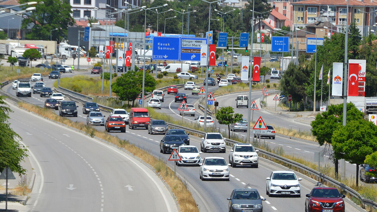 Tatilin ardından 'direksiyon' mesaisi: Trafik haritası kırmızıya boyandı! Dönüyorlar... Tatilin ardından 'direksiyon' mesaisi: Trafik haritası kırmızıya boyandı! Dönüyorlar... - 2. Resim