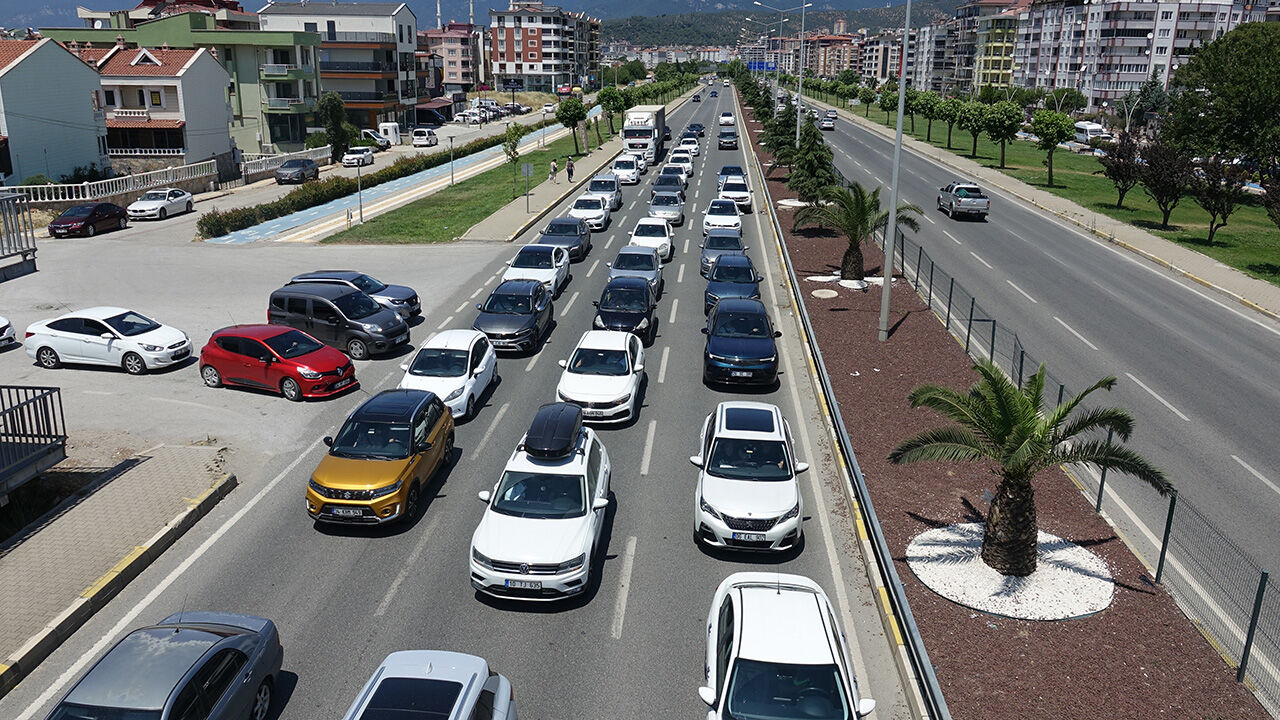 Tatilin ardından 'direksiyon' mesaisi: Trafik haritası kırmızıya boyandı! Dönüyorlar... Tatilin ardından 'direksiyon' mesaisi: Trafik haritası kırmızıya boyandı! Dönüyorlar... - 2. Resim