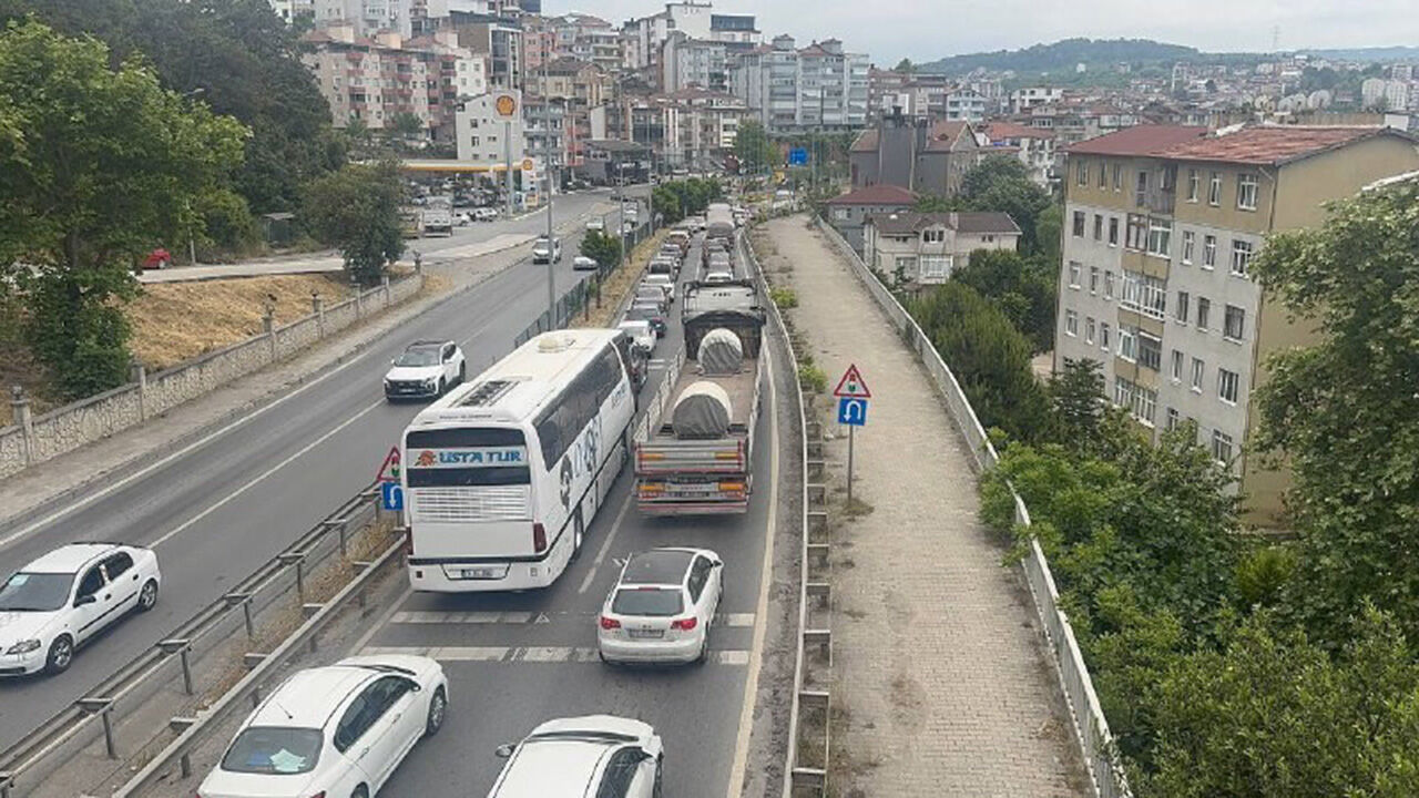 Tatilin ardından 'direksiyon' mesaisi: Trafik haritası kırmızıya boyandı! Dönüyorlar... Tatilin ardından 'direksiyon' mesaisi: Trafik haritası kırmızıya boyandı! Dönüyorlar... - 1. Resim