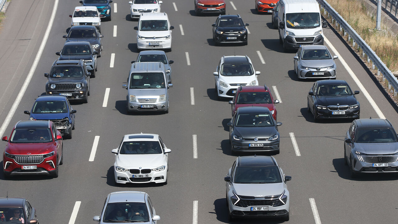 Tatilin ardından 'direksiyon' mesaisi: Trafik haritası kırmızıya boyandı! Dönüyorlar... Tatilin ardından 'direksiyon' mesaisi: Trafik haritası kırmızıya boyandı! Dönüyorlar... - 1. Resim