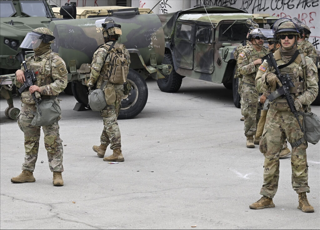 Vali, Beyaz Saray'a baş kaldırdı: Trump’ı mahkemeye vereceğiz Vali, Beyaz Saray'a baş kaldırdı: Trump’ı mahkemeye vereceğiz - 1. Resim