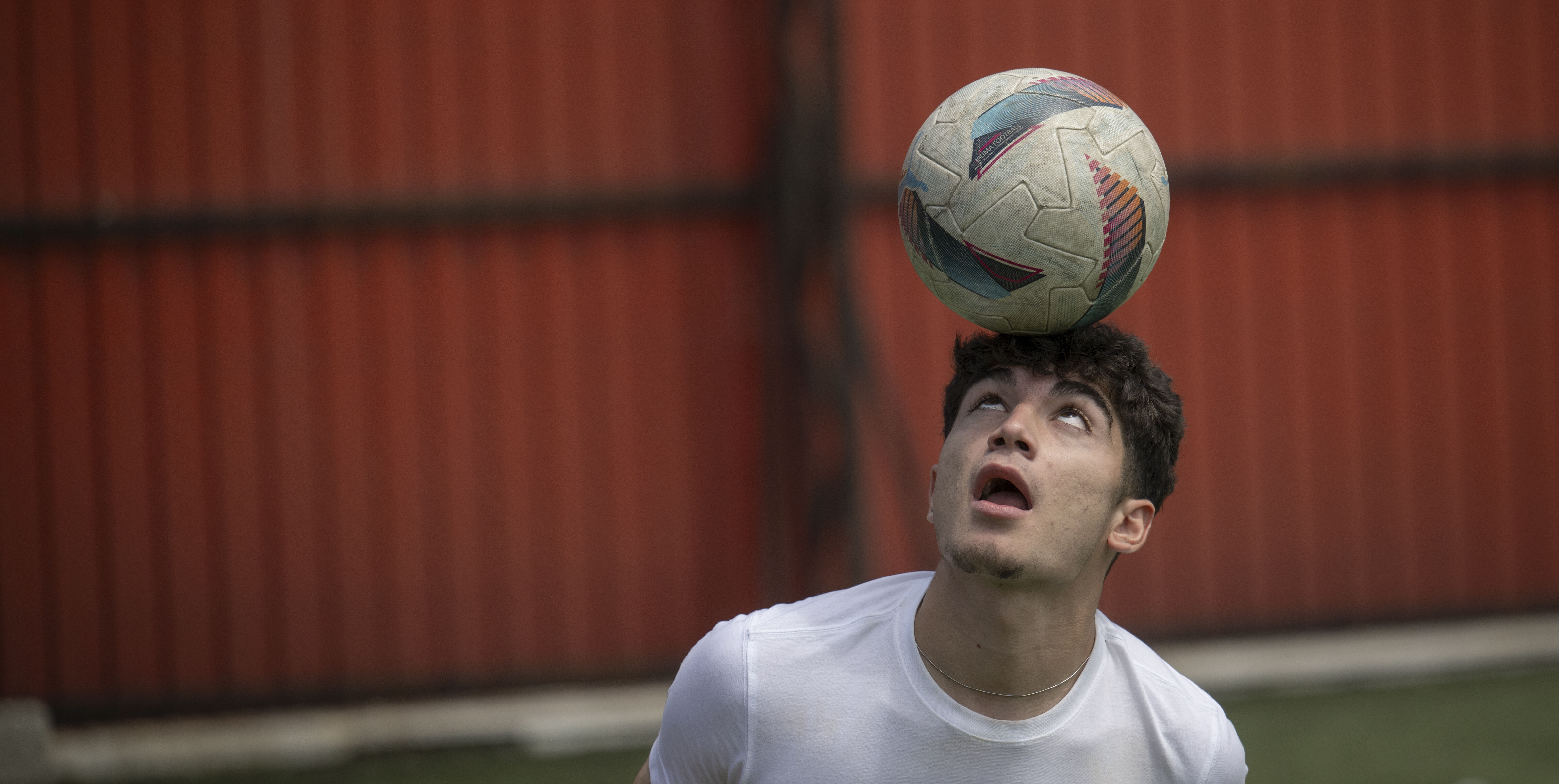 18 yaşında İngiltere'ye transfer oldu! Hayatını değiştiren 'Galatasaray' detayı 18 yaşında İngiltere'ye transfer oldu! Hayatını değiştiren 'Galatasaray' detayı - 2. Resim