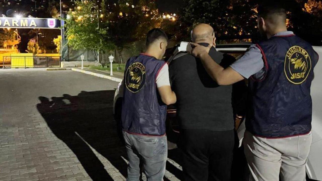 20 yıl 8 ay hapis cezasıyla aranıyordu! Suç makinesi İstanbul'da yakalandı 20 yıl 8 ay hapis cezasıyla aranıyordu! Suç makinesi İstanbul'da yakalandı