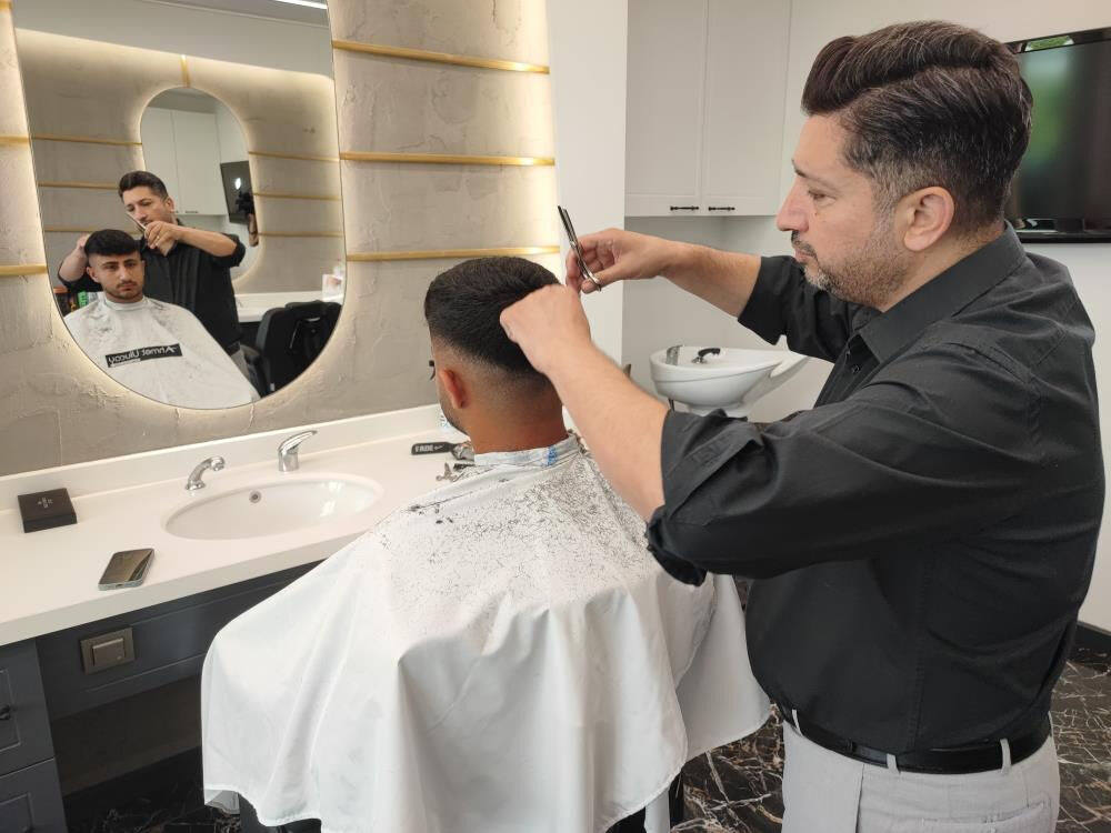 Adana'da akılalmaz olay! Berberin WhatsApp hesabı kopyalandı... Müşteriler şüphelenince gerçek ortaya çıktı Adana'da akılalmaz olay! Berberin WhatsApp hesabı kopyalandı... Müşteriler şüphelenince gerçek ortaya çıktı - 1. Resim