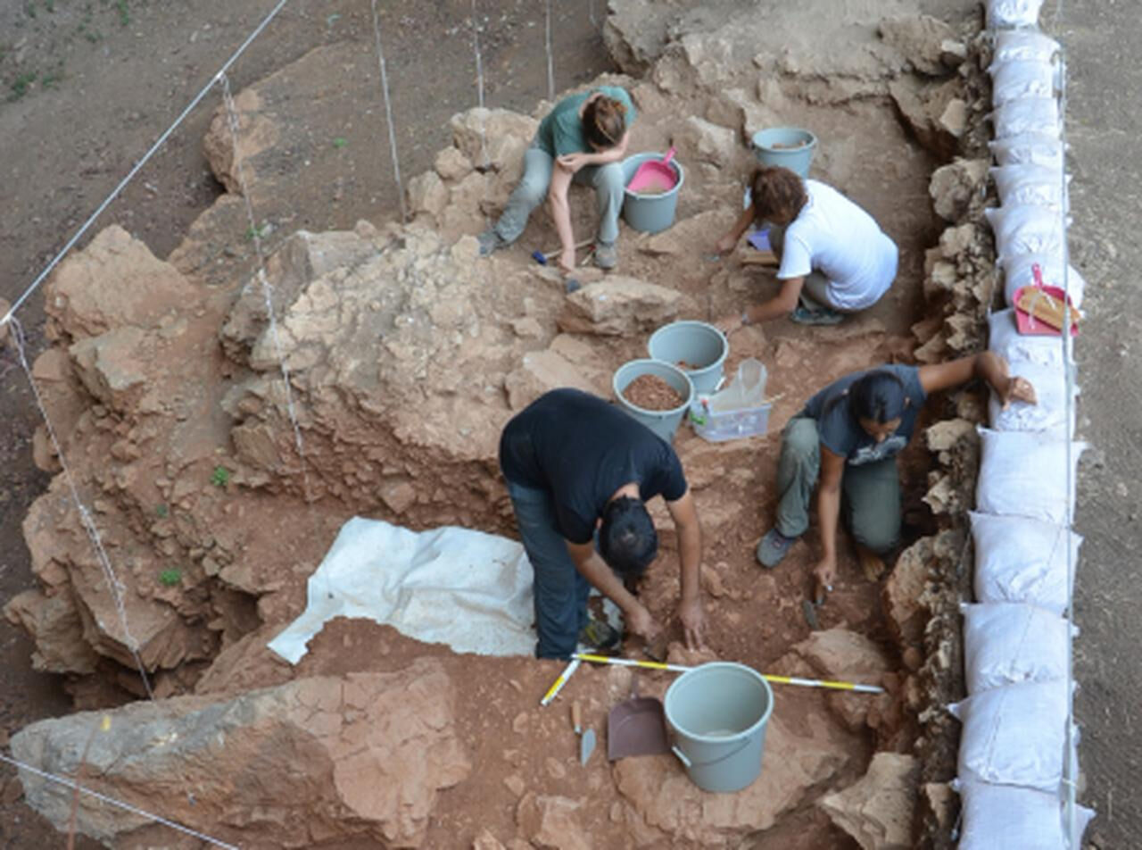 Anadolu’nun en eski taş heykelcikleri mi? 15 bin 800 yıllık figürinler keşfedildi Kızılin teras kazıları