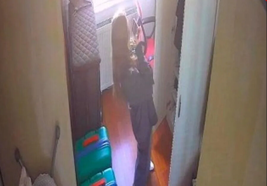 Banka müdürü kadın gizli kameraya yakalandı! Delil toplamak isterken... Banka müdürü kadın gizli kameraya yakalandı! Delil toplamak isterken... - 2. Resim