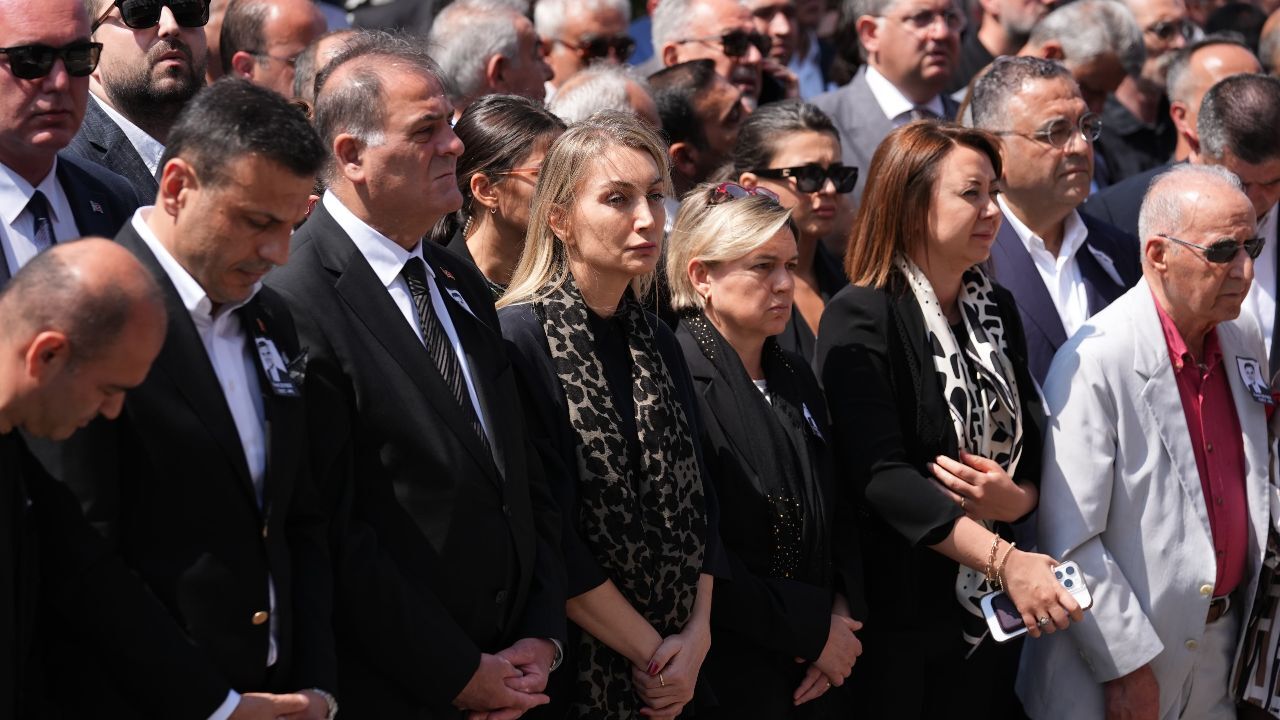 Ferdi Zeyrek cenaze törenine kimler katıldı? Manisa Büyükşehir Belediye Başkanı Ferdi Zeyrek son yolculuğuna uğurlandı Ferdi Zeyrek cenaze törenine kimler katıldı? Manisa Büyükşehir Belediye Başkanı Ferdi Zeyrek son yolculuğuna uğurlandı