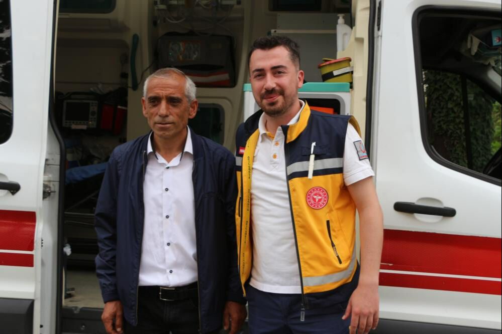 Filmlere konu olan 'deli bal'dan kaşık kaşık yedi, ölümden döndü! Kendine gelmesi saatler sürdü: Bu acil bir durum - 1. Resim