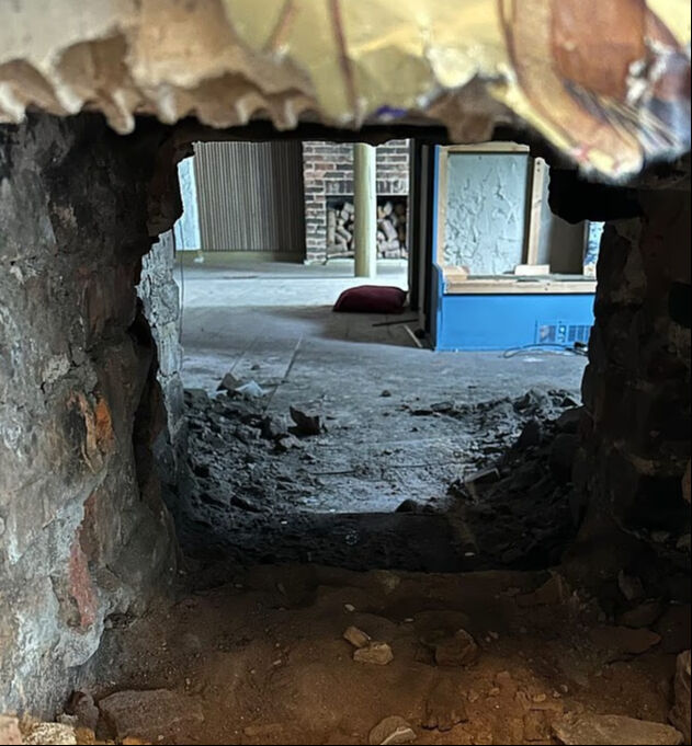 Gözyaşları içinde anlattı! Duvarı delip girdiler, ne var ne yok götürdüler Gözyaşları içinde anlattı! Duvarı delip girdiler, ne var ne yok götürdüler - 1. Resim