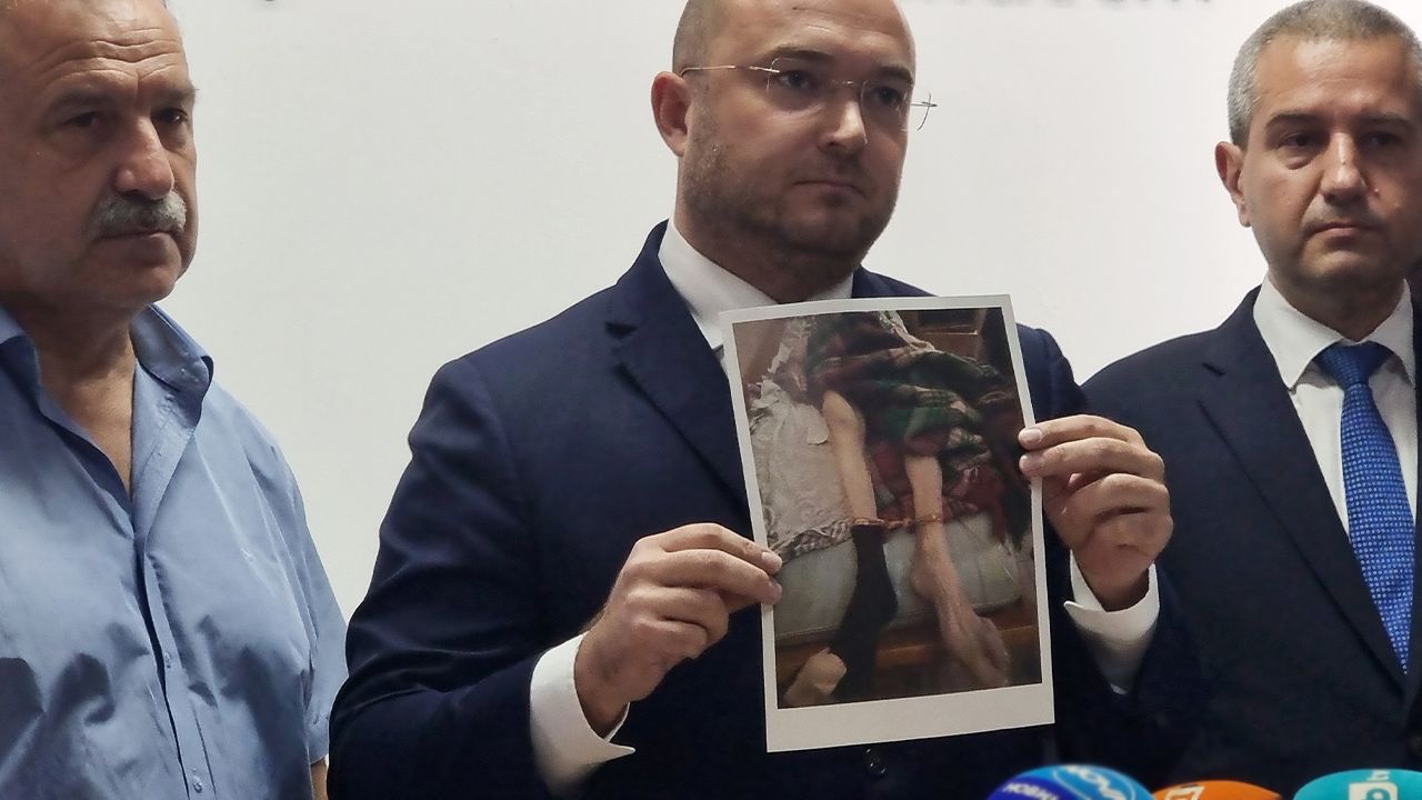 Huzurevinde vahşet! Bakan bile gördükleri karşısında dehşete düştü: Bazıları ağlayarak odadan çıktı Huzurevinde vahşet! Bakan bile gördükleri karşısında dehşete düştü: Bazıları ağlayarak odadan çıktı