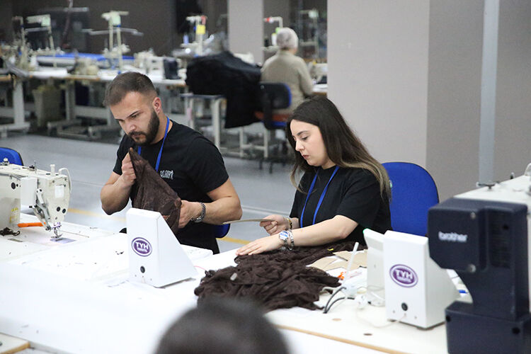 İş garantili kurs! 10 haftada sıfırdan başladılar, makine başına oturdular İş garantili kurs! 10 haftada sıfırdan başladılar, makine başına oturdular - 2. Resim