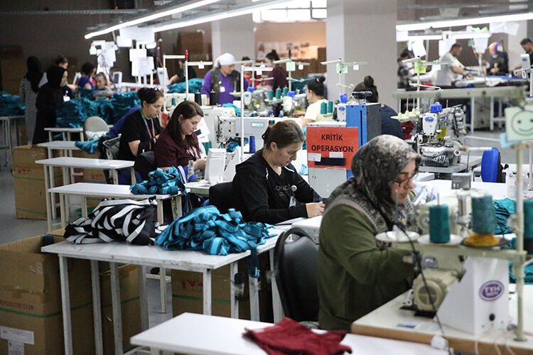 İş garantili kurs! 10 haftada sıfırdan başladılar, makine başına oturdular İş garantili kurs! 10 haftada sıfırdan başladılar, makine başına oturdular - 3. Resim