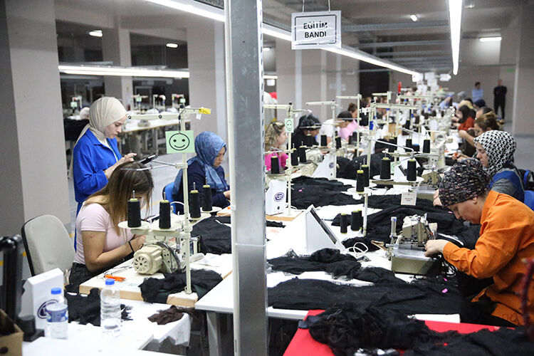 İş garantili kurs! 10 haftada sıfırdan başladılar, makine başına oturdular İş garantili kurs! 10 haftada sıfırdan başladılar, makine başına oturdular - 5. Resim