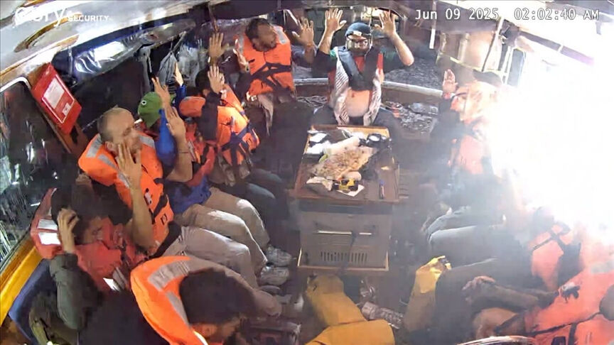 İsrail, 12 insan hakları savunucusuna saldırmıştı: Uğur Işılak sert tepki gösterdi İsrail, 12 insan hakları savunucusuna saldırmıştı: Uğur Işılak sert tepki gösterdi - 1. Resim