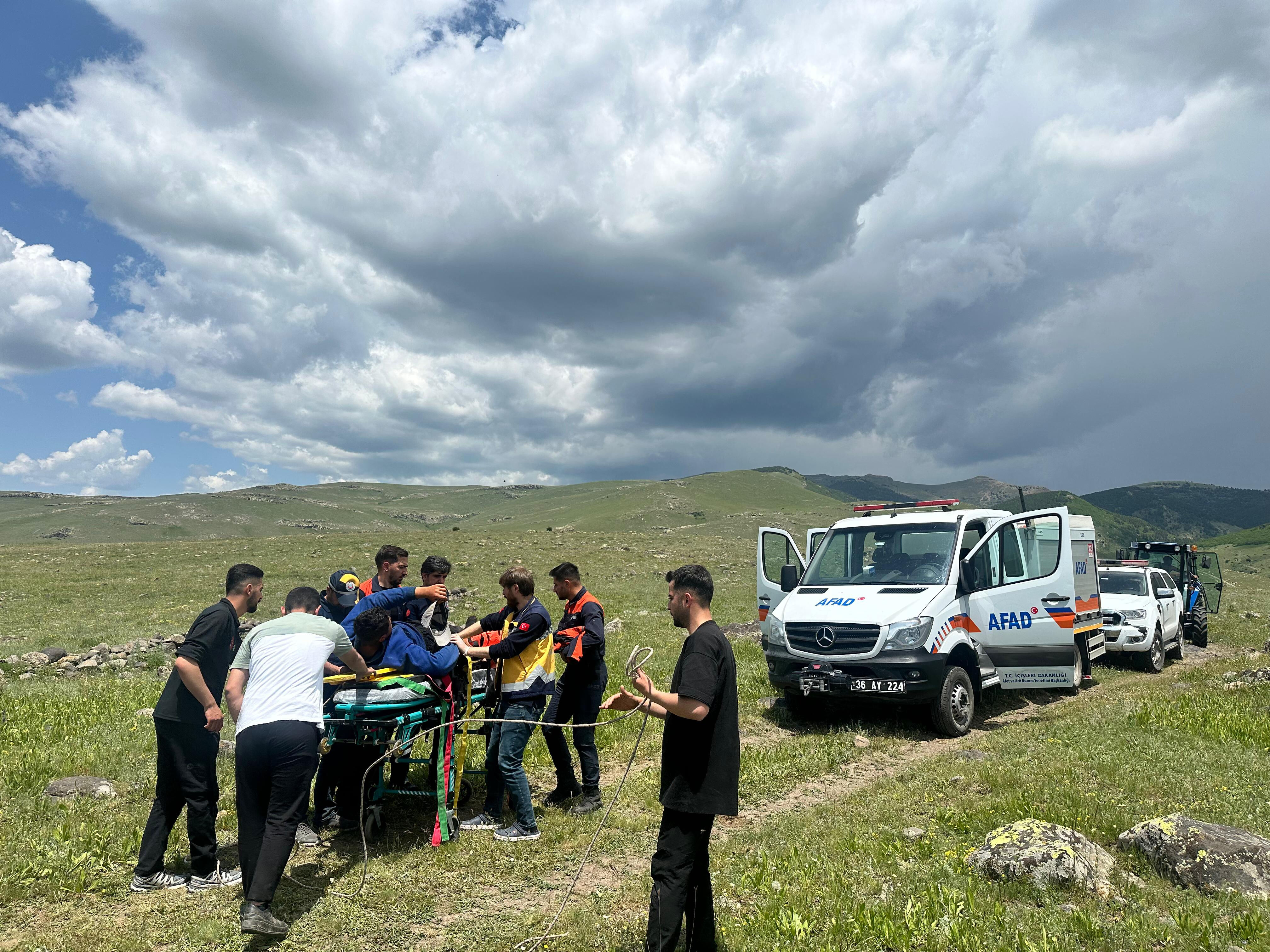 Kayalıktan düşen çoban faciayı yaşadı! AFAD ekipleri harekete geçti Kayalıktan düşen çoban faciayı yaşadı! AFAD ekipleri harekete geçti - 2. Resim