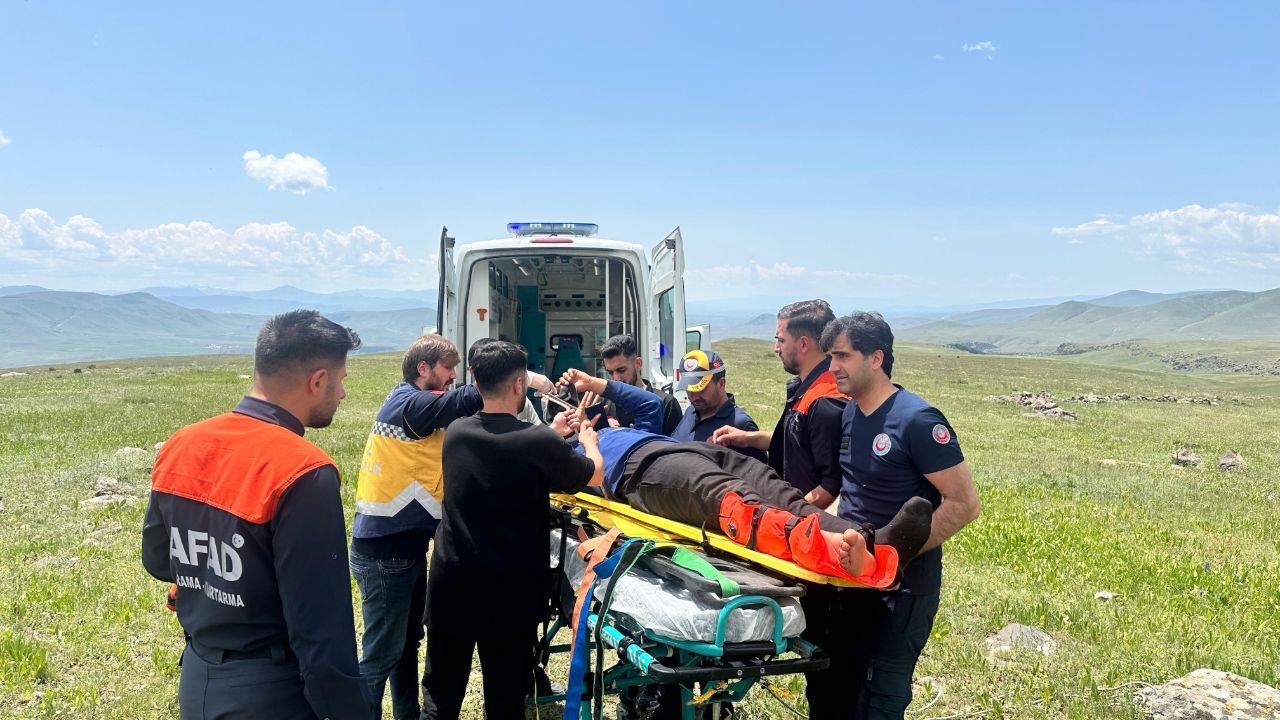 Kayalıktan düşen çoban faciayı yaşadı! AFAD ekipleri harekete geçti Kayalıktan düşen çoban faciayı yaşadı! AFAD ekipleri harekete geçti