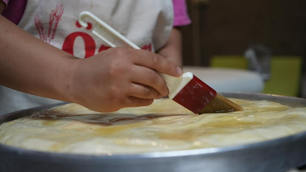 Komşularına yapıyordu, patron oldu! Sektöre yön verdi: Gaziantep'in ilk ve tek börek ustası Derya Fesligil’in başarı hikayesi - 2. Resim